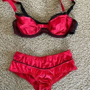 Red/black pinup retro style bra & panties set!